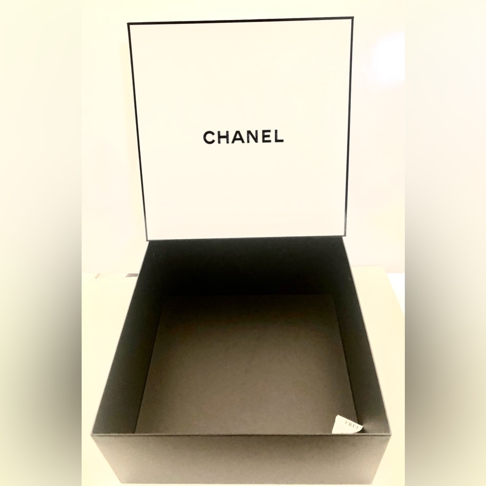 Chanel Keepsake Gift Box - Picture 4 of 9